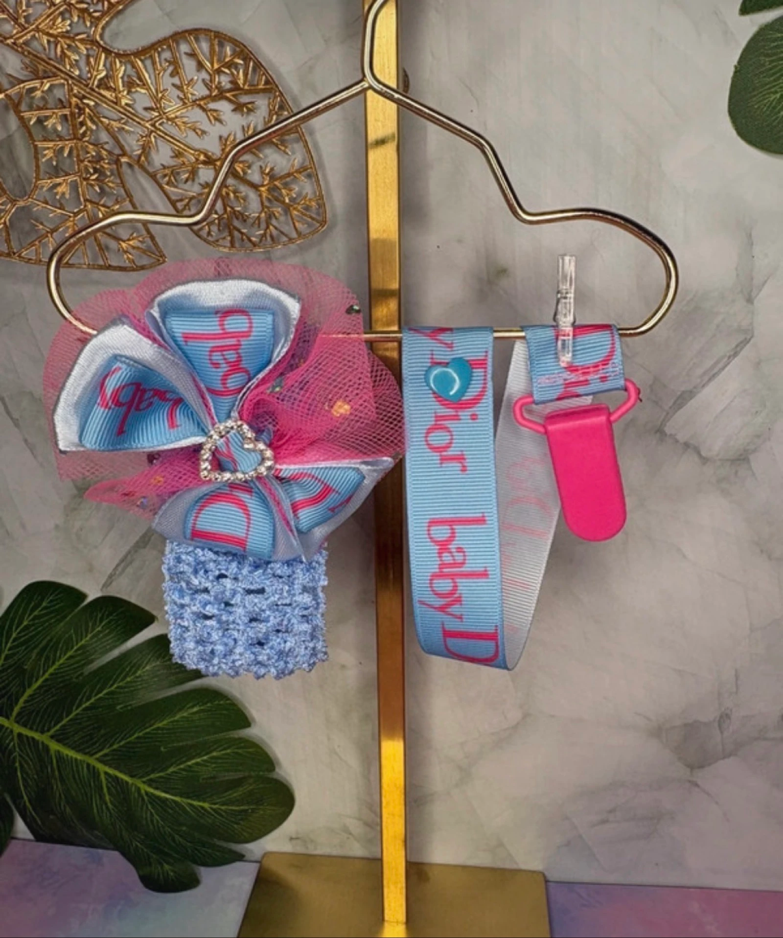 Ensemble attache-tétine + bandeau bébé bleu et rose – Élégance & douceur
